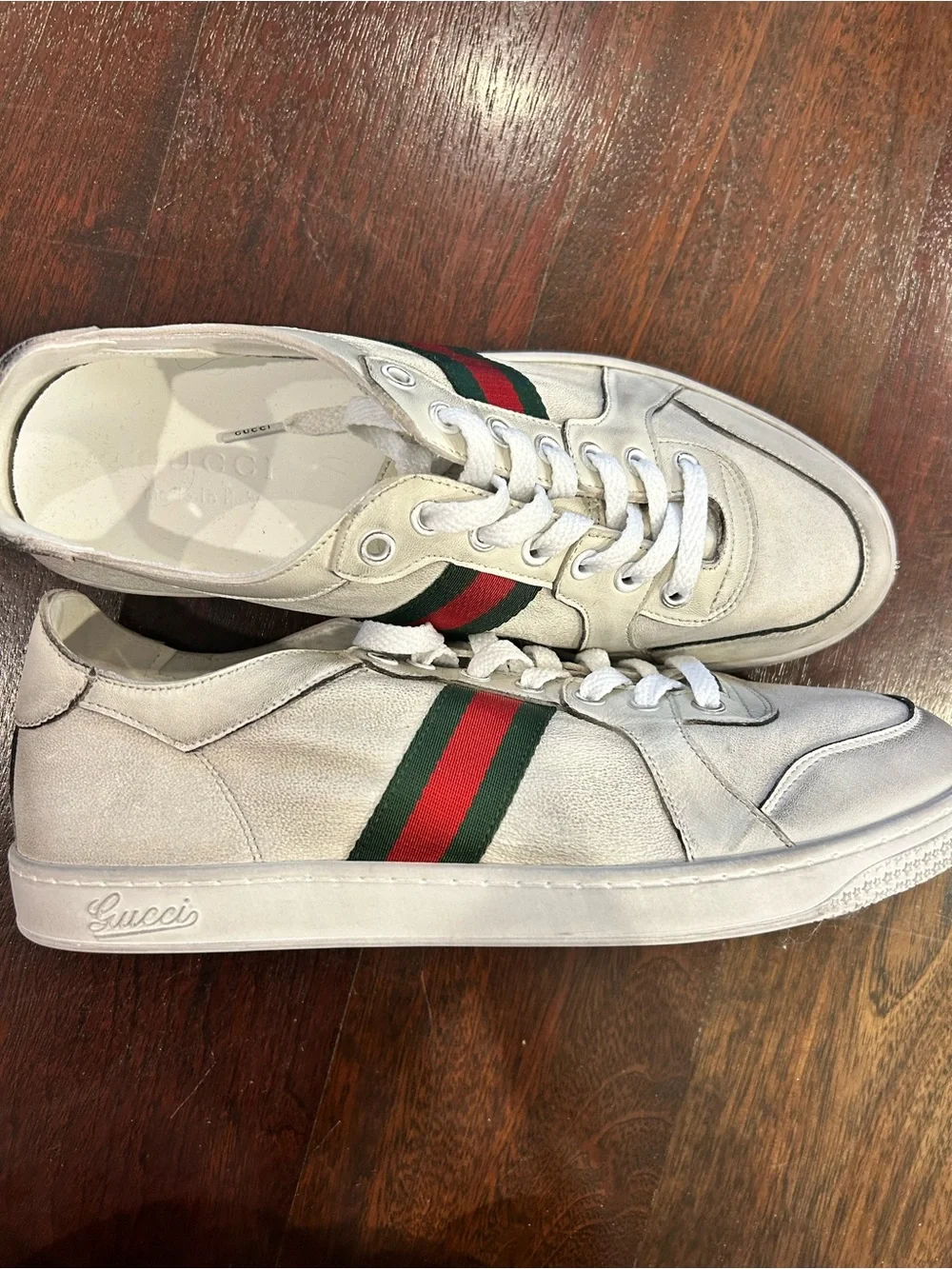 Gucci White Leather Low-Top Sneakers with Green & Red Web Stripe